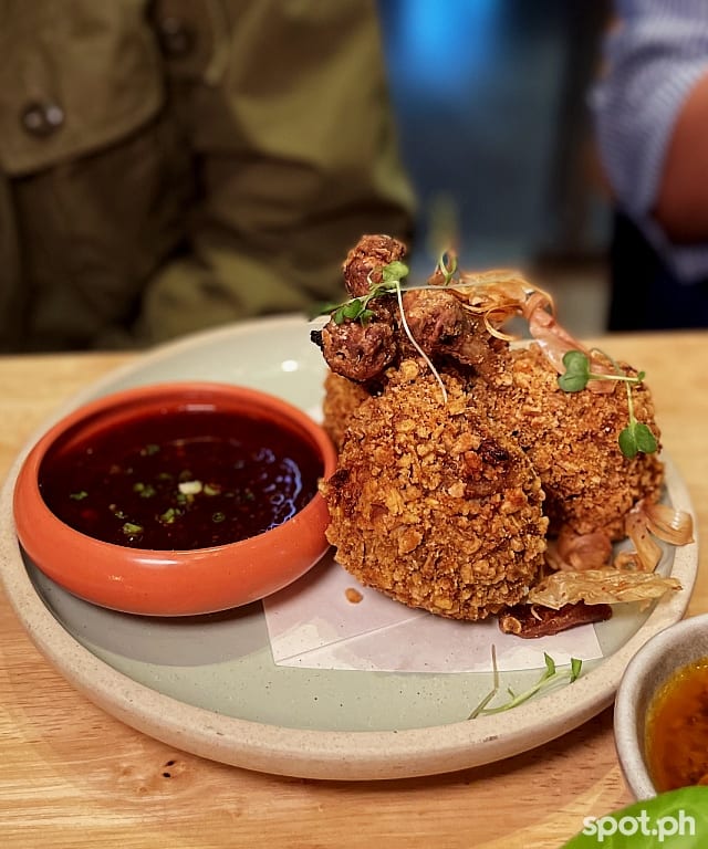 the split boy bawang garlic crispy chicken